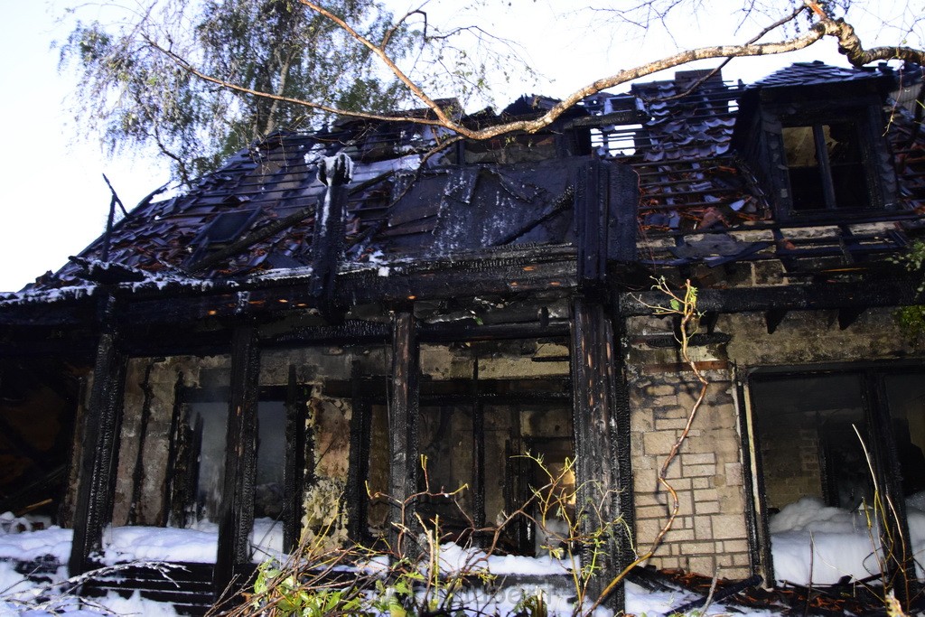 Grossfeuer Einfamilienhaus Siegburg Muehlengrabenstr P0754.JPG - Miklos Laubert